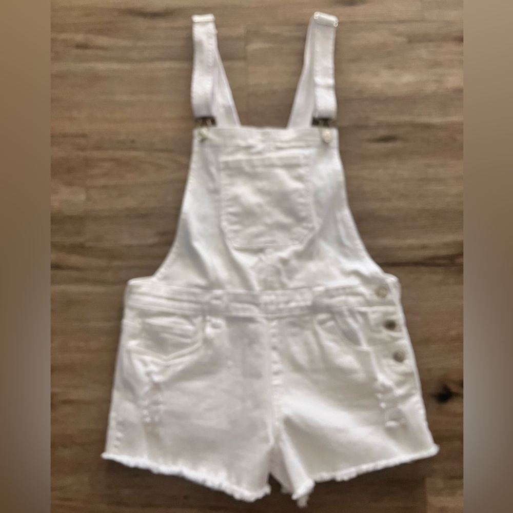 FOREVER 21 Women’s White Denim Overall Shorts. Size 29.